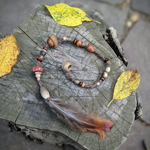 Dread bead toadstool with feather 1 (0.7 cm)