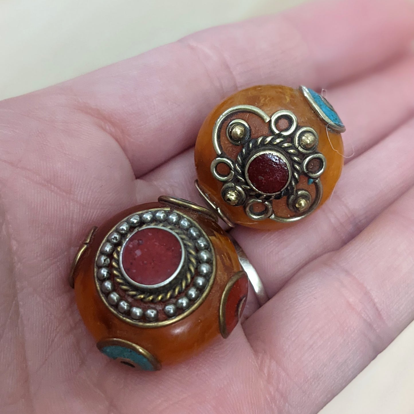 Tibetan resin prayer beads