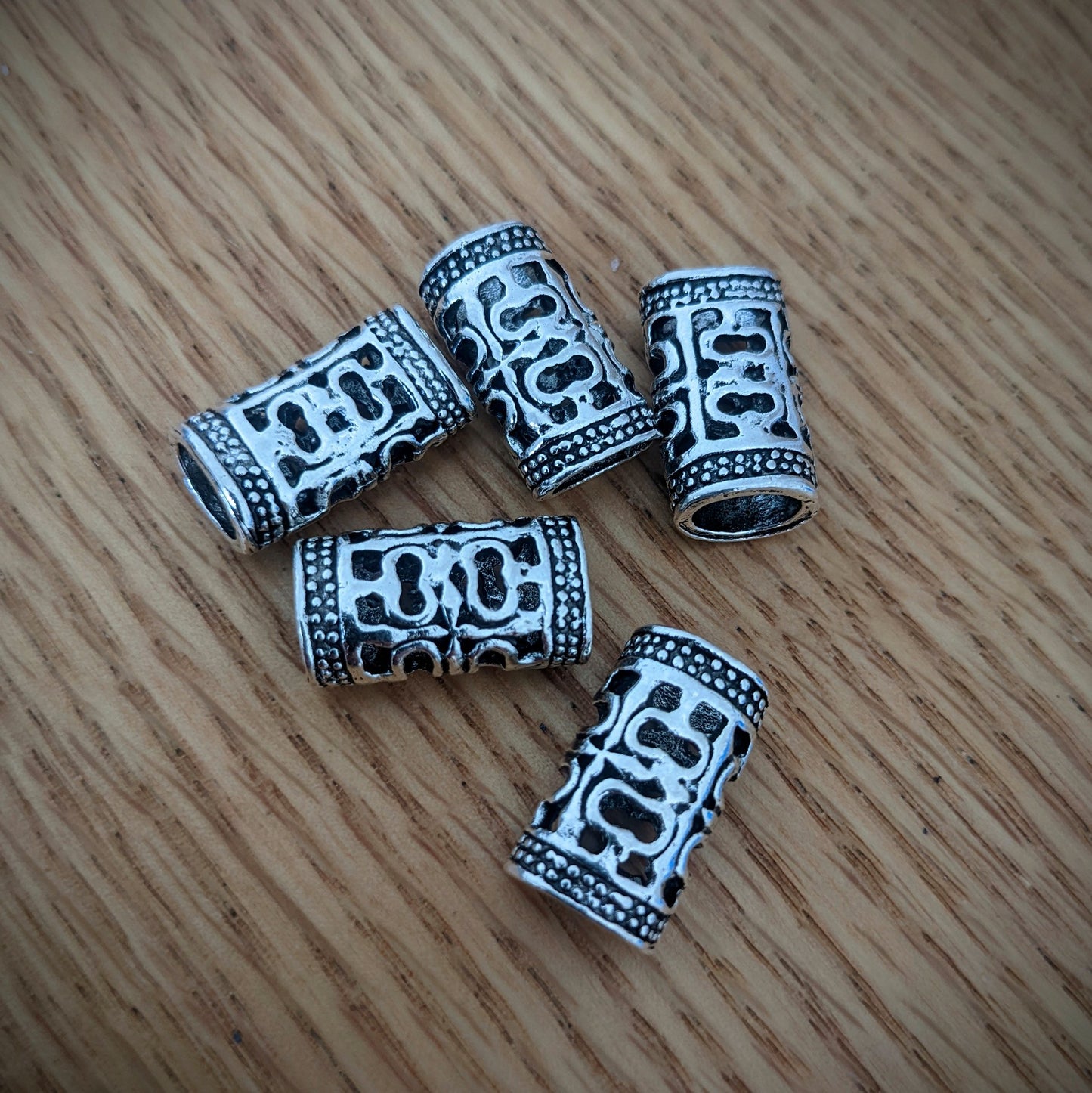 Korálky kovové ornament