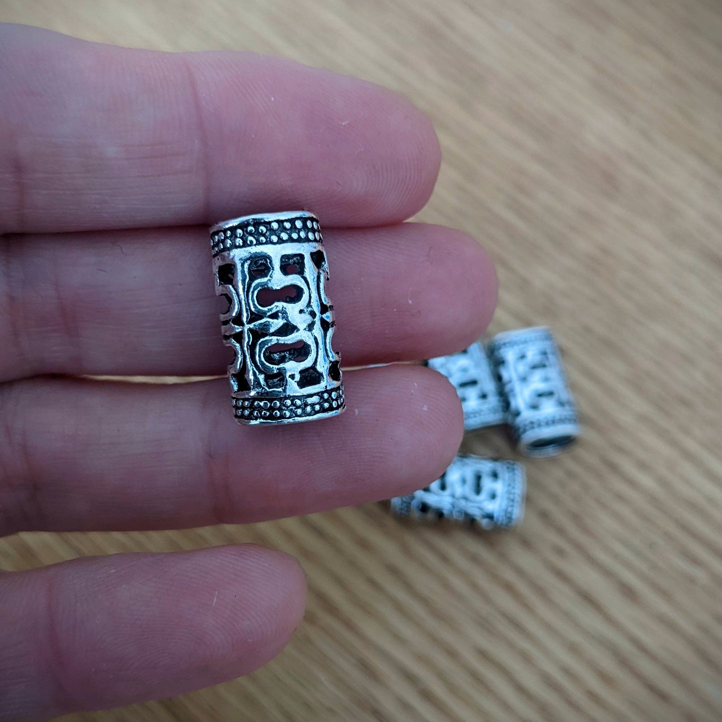 Korálky kovové ornament