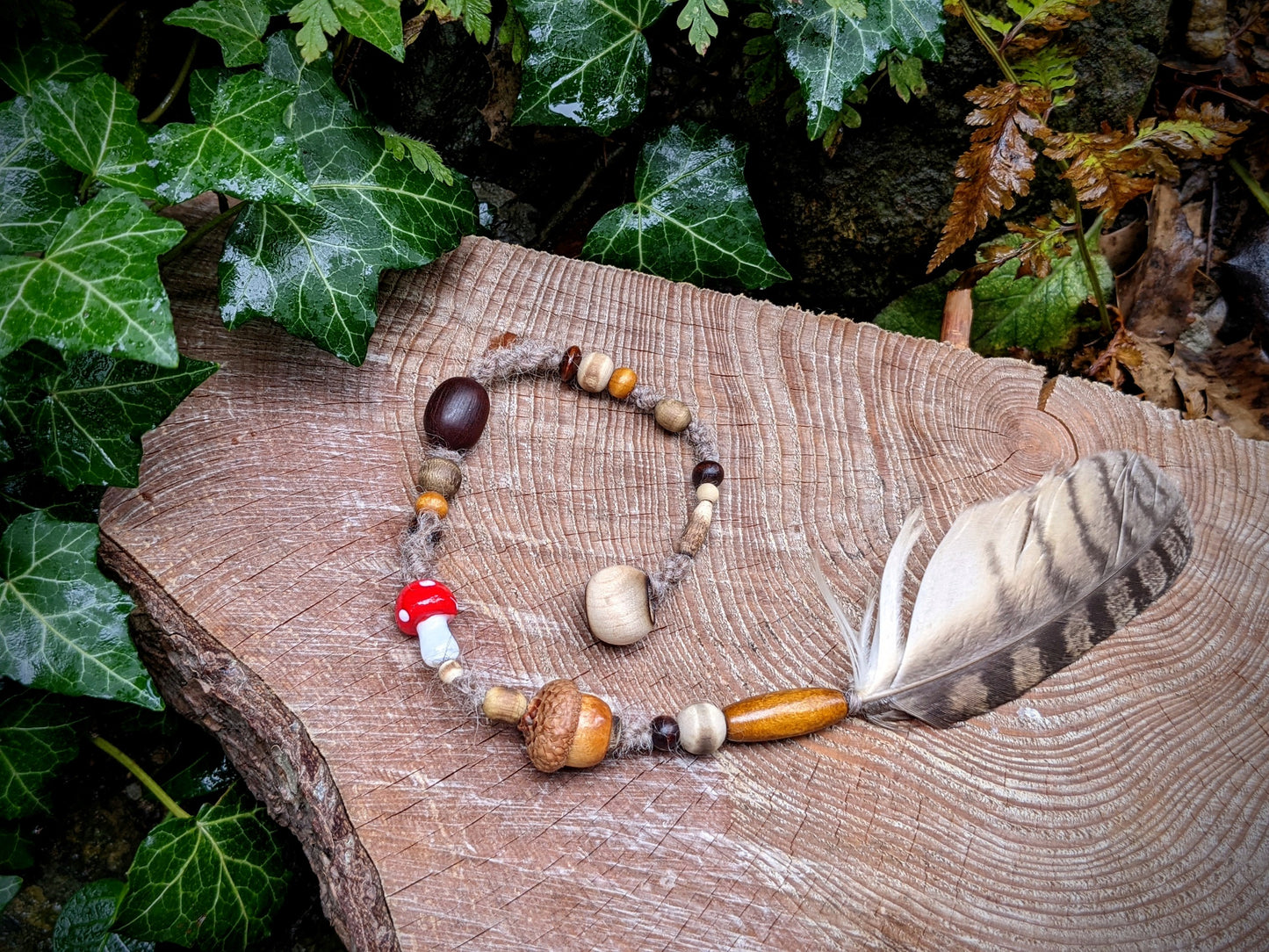 Dread bead toadstool with feather 1 (0.7 cm)