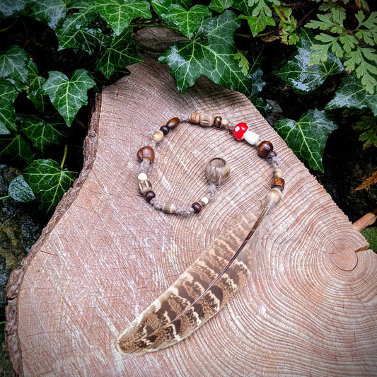 Dread bead toadstool with feather 1 (0.7 cm)