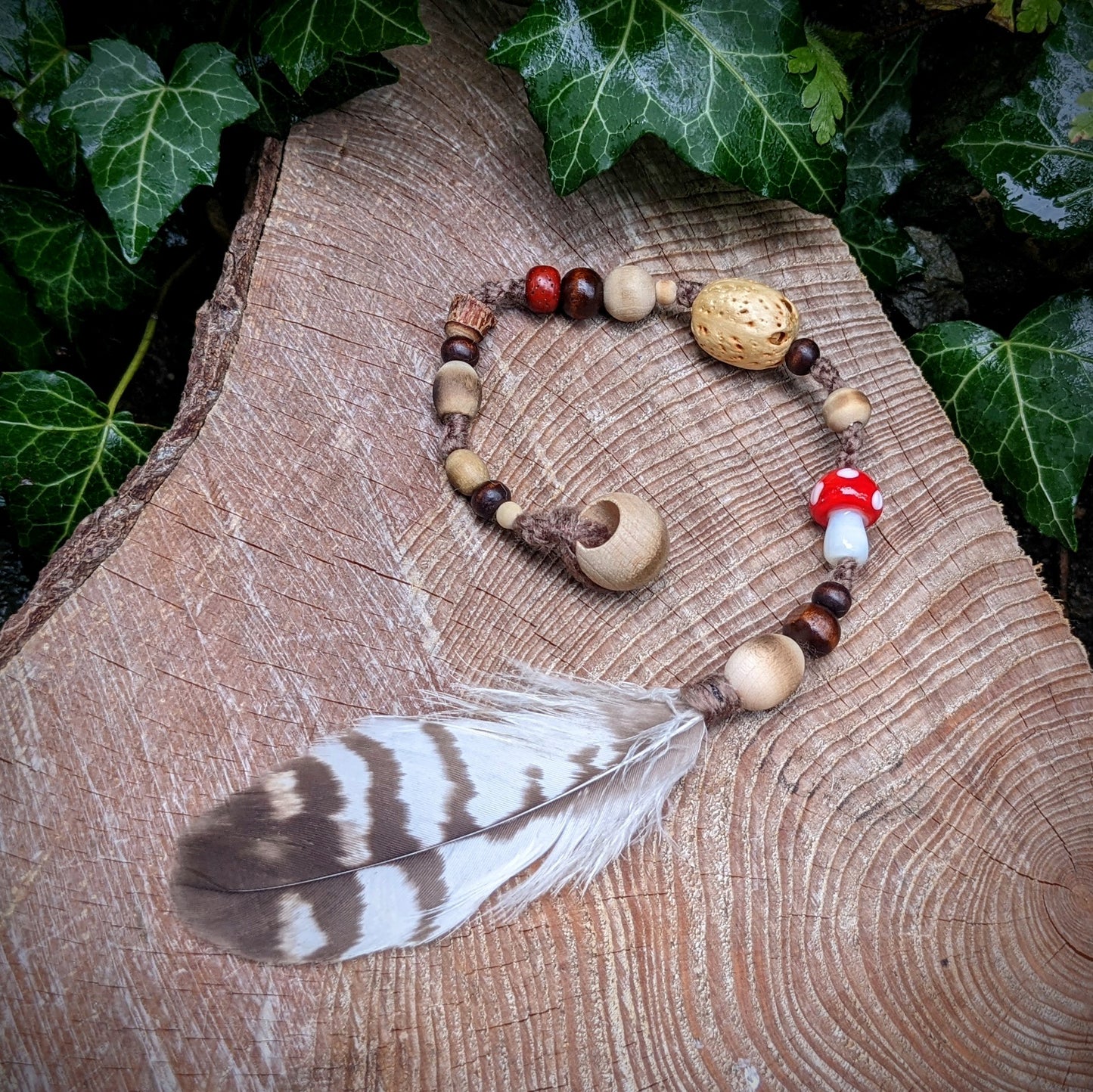 Dread bead toadstool with feather 1 (0.7 cm)