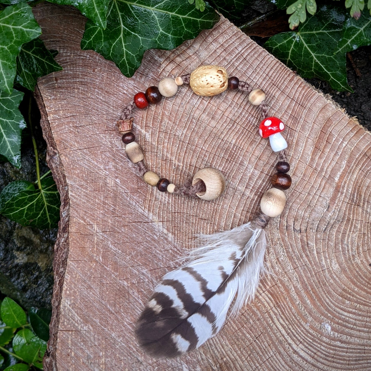 Dread bead toadstool with feather 1 (0.7 cm)