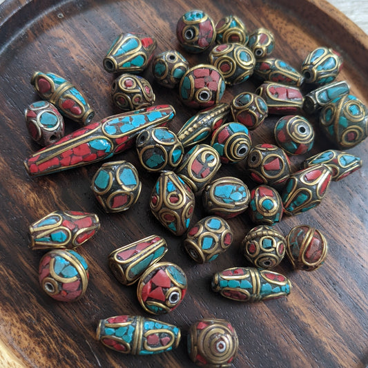Tibetské korálky kovové s minerály