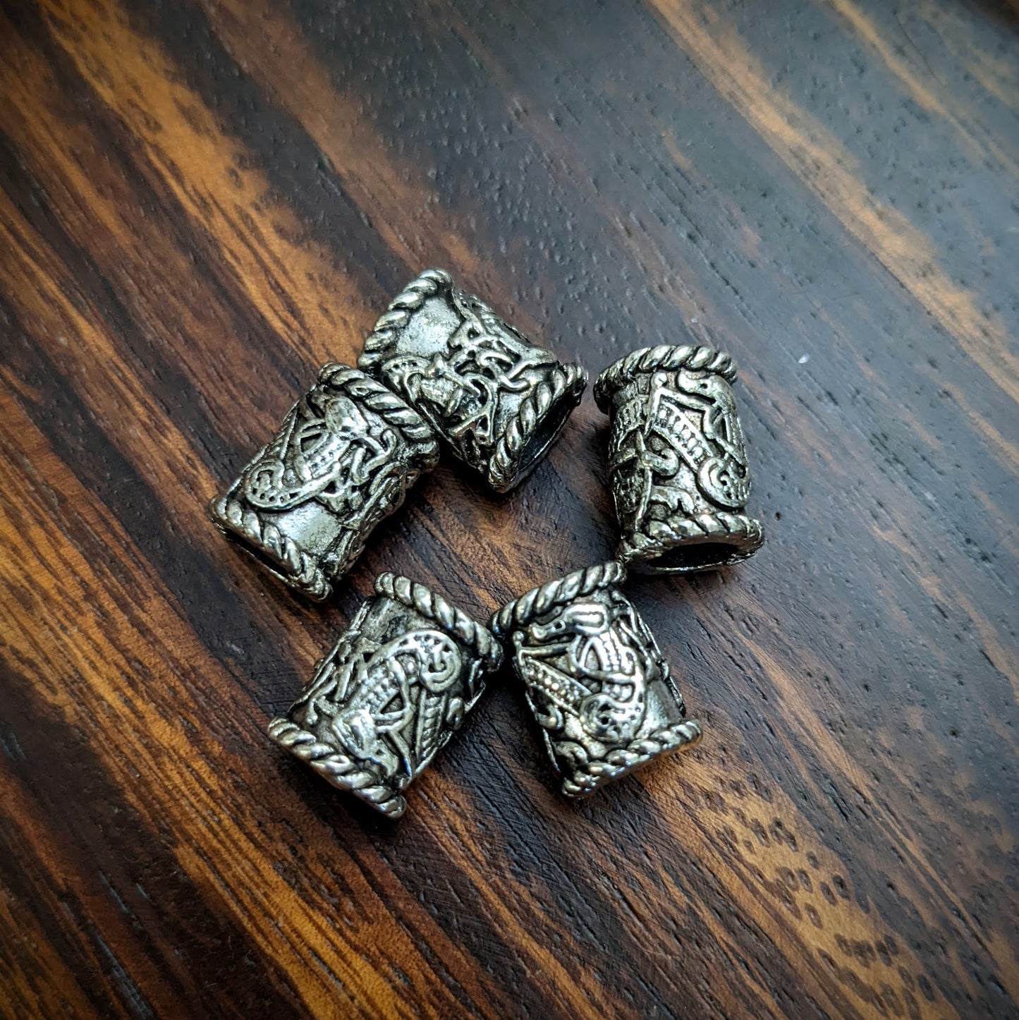 Korálky kovové viking