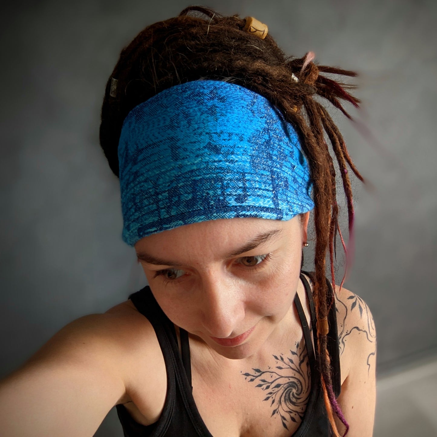 Šátková čelenka Noty do modra