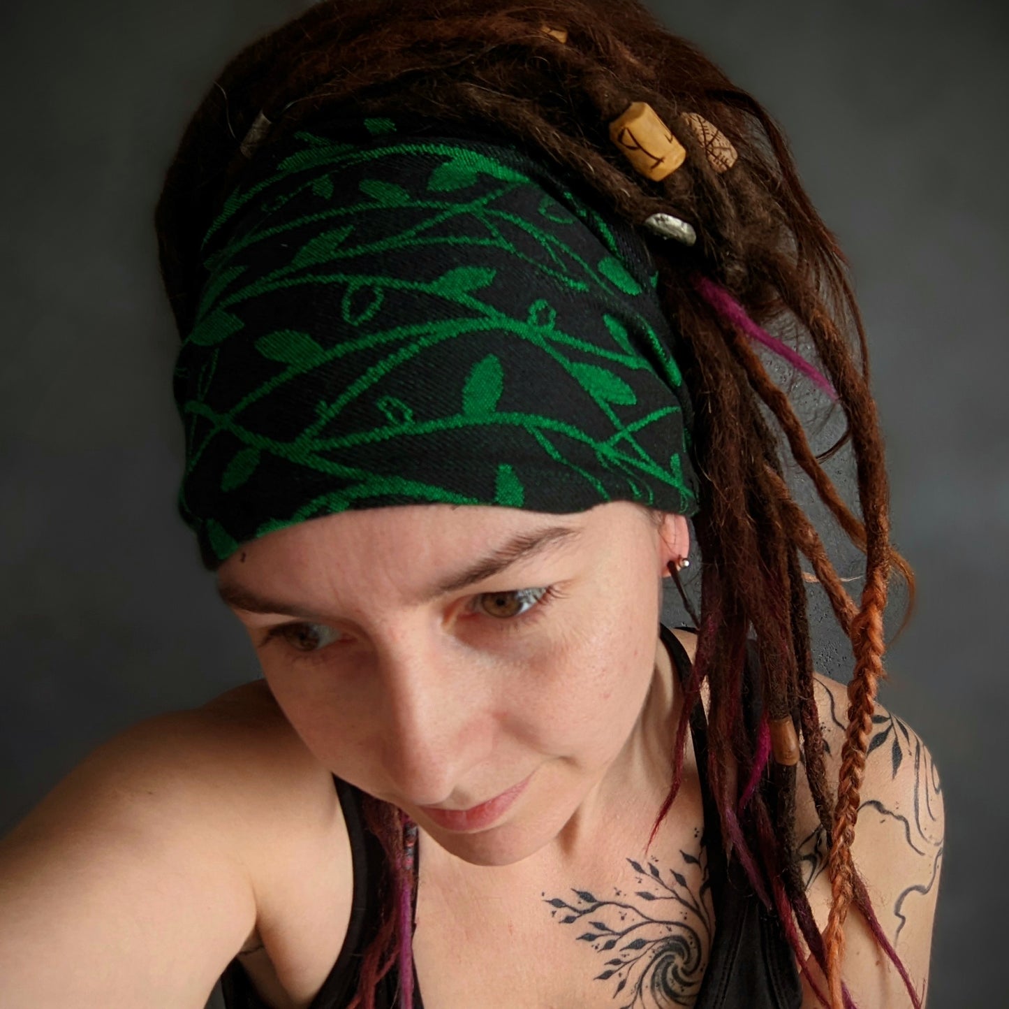 Šátková čelenka Listy černé 2