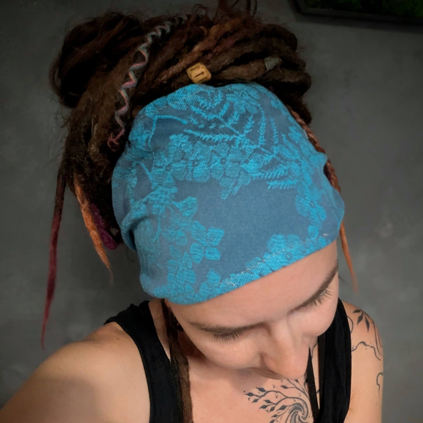 Šátková čelenka Kvítky tmavé