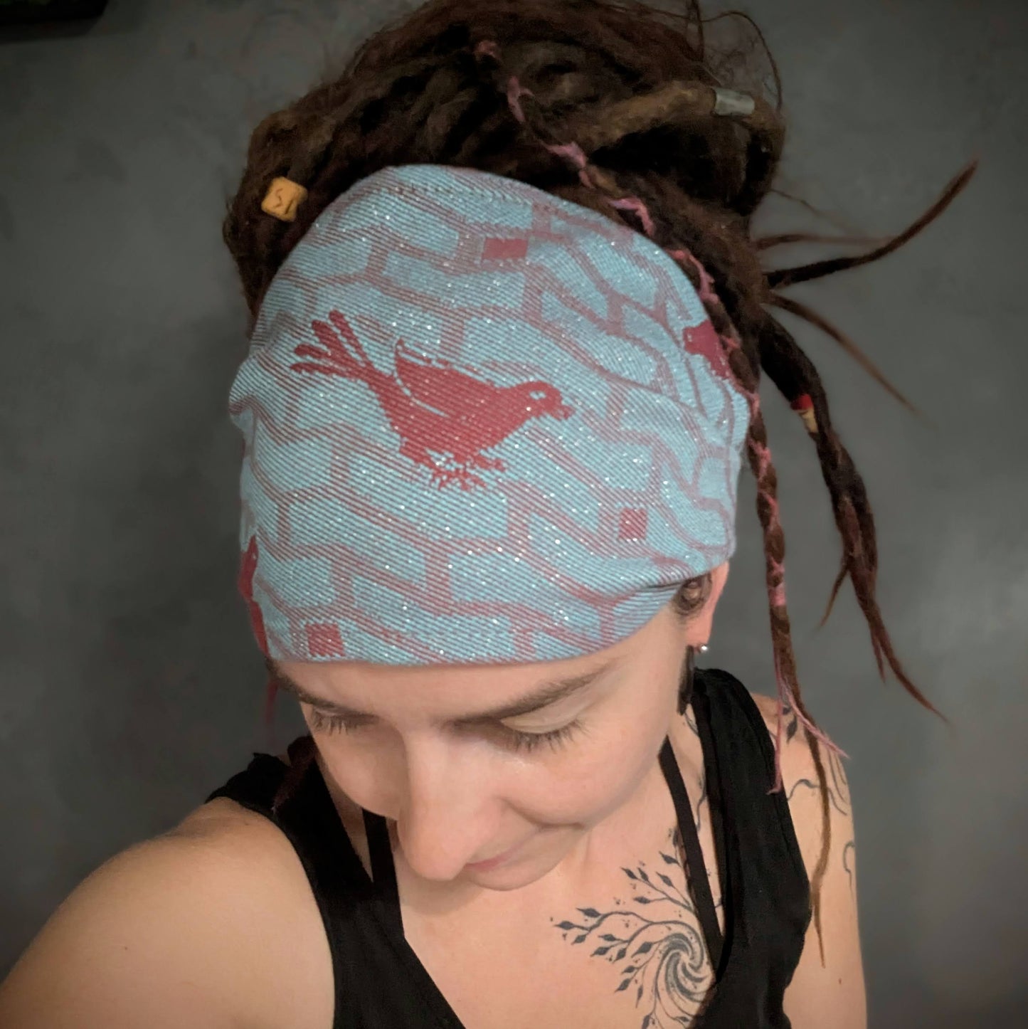 Šátková čelenka Birds cihlová
