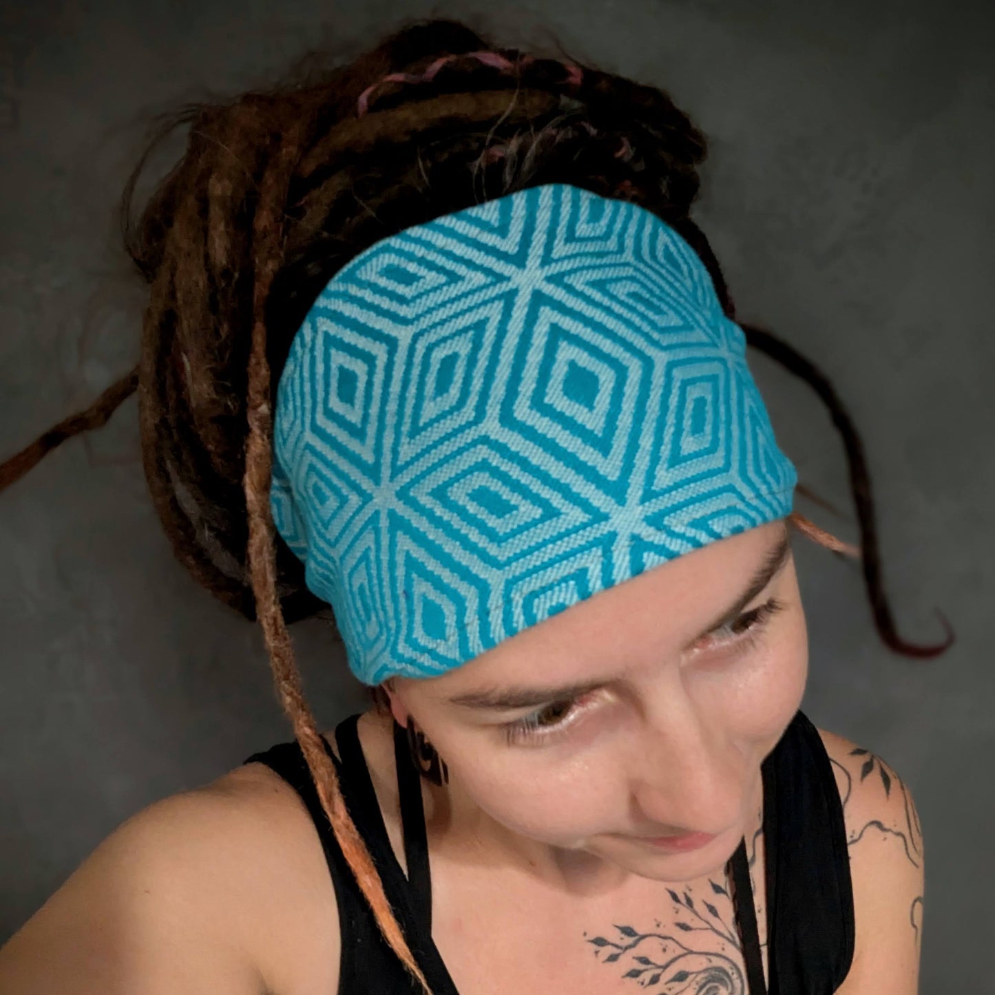 Šátková čelenka Cube