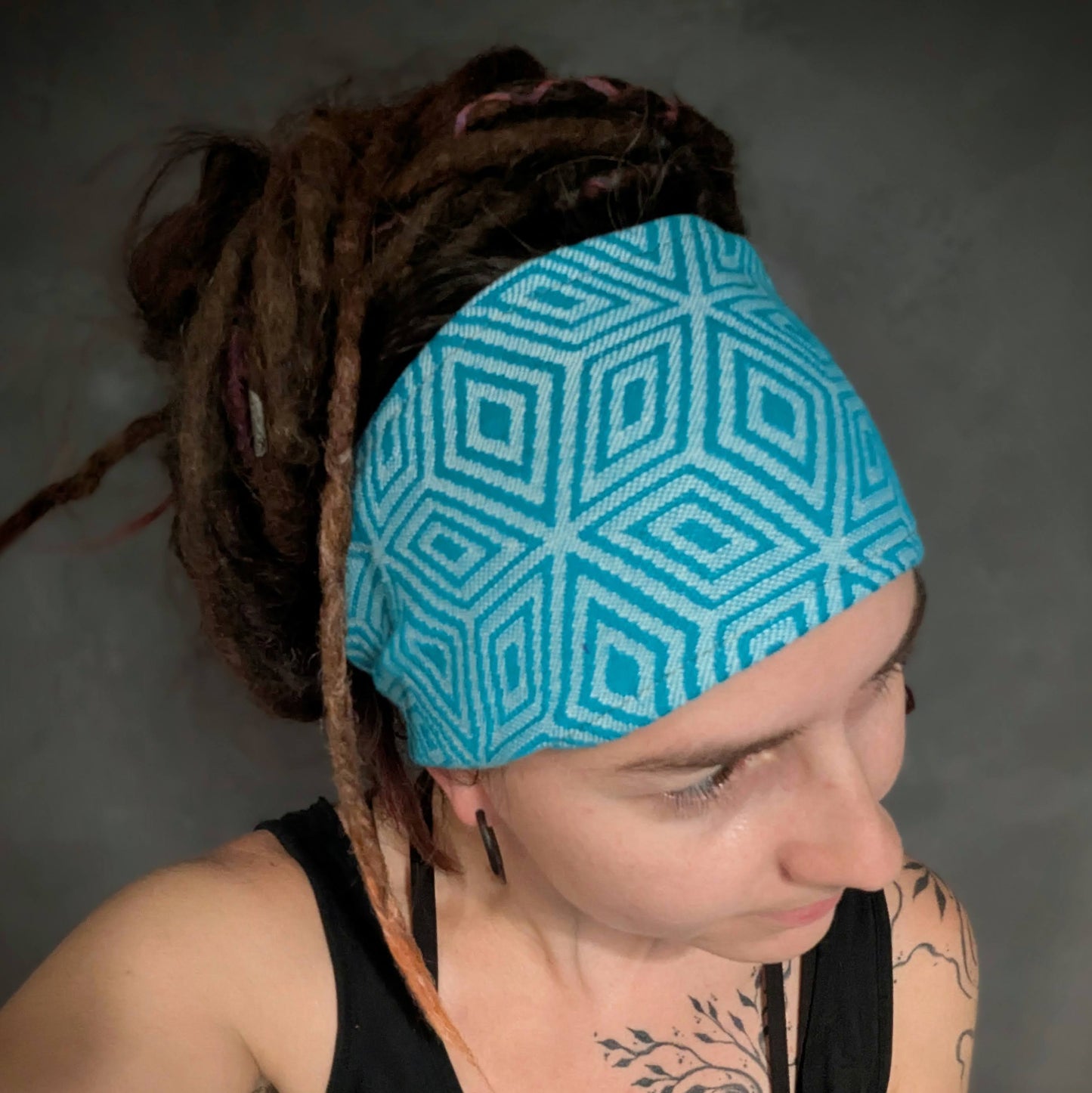 Šátková čelenka Cube