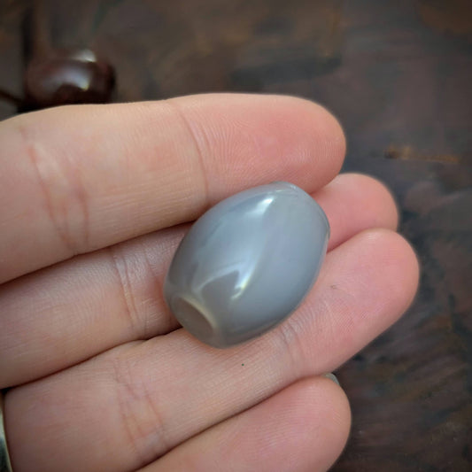 Light agate beads