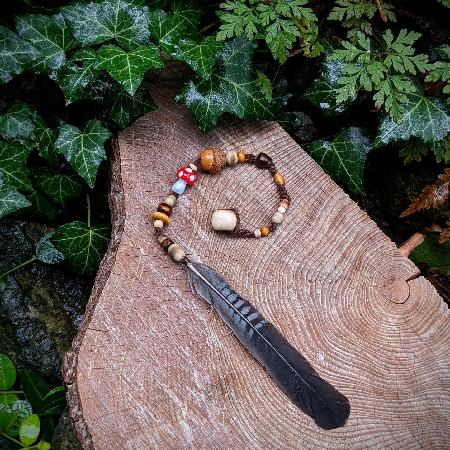 Dread bead toadstool with feather 1 (0.7 cm)