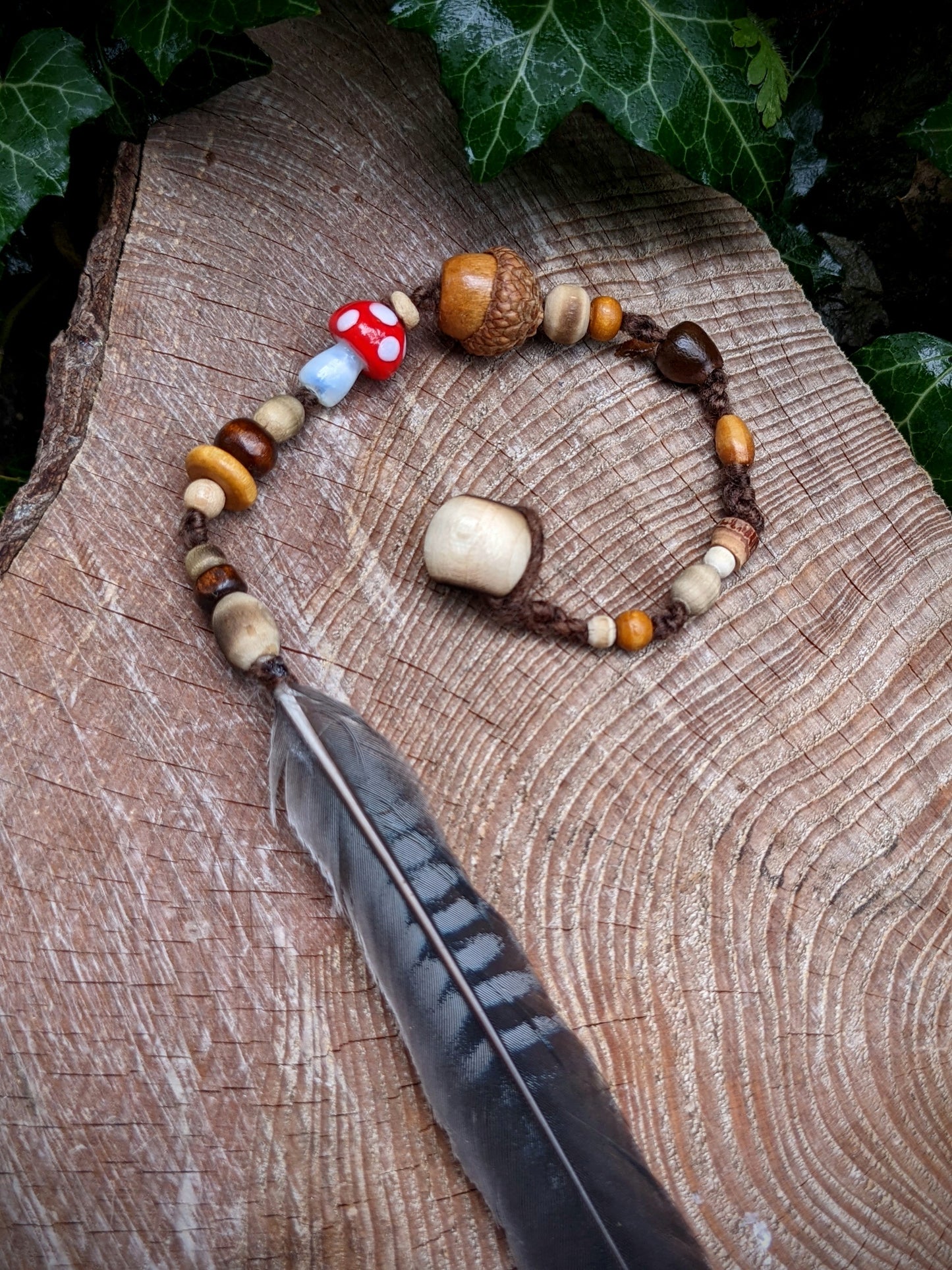 Dread bead toadstool with feather 1 (0.7 cm)