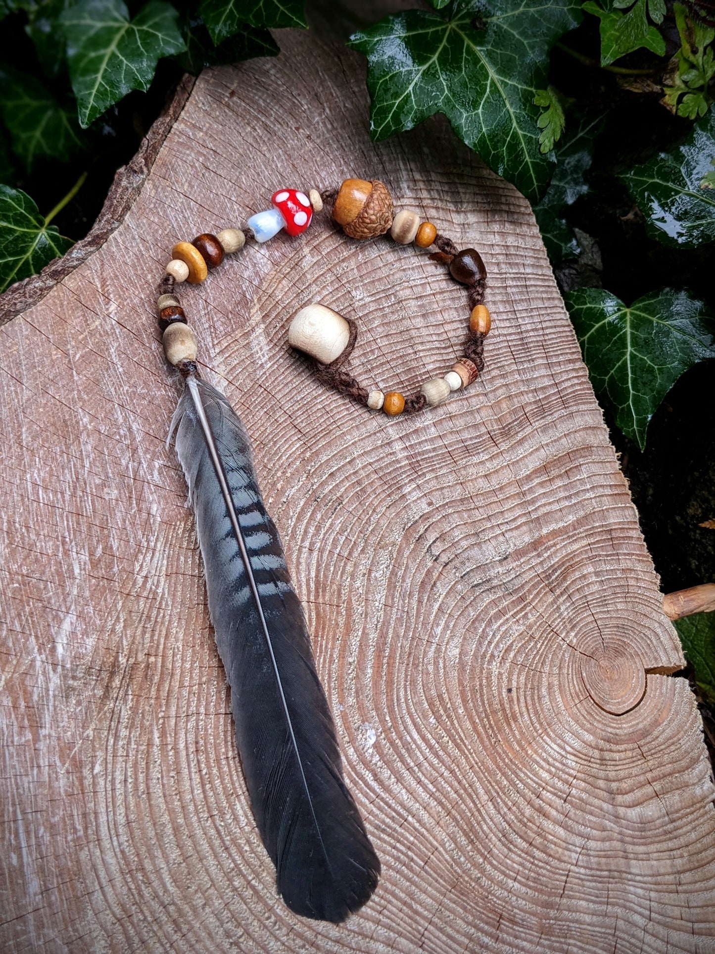 Dread bead toadstool with feather 1 (0.7 cm)