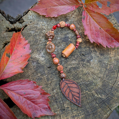 Korálek na dready s lístkem Lauma