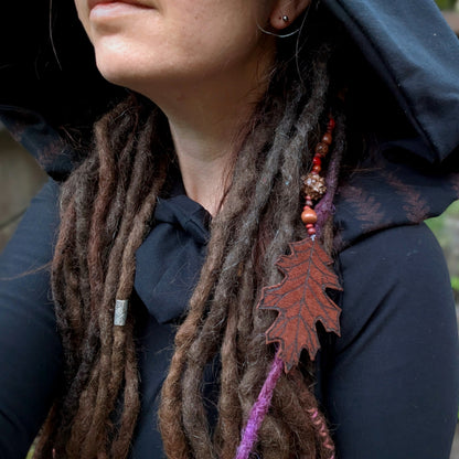 Dread bead toadstool with feather 1 (0.7 cm)