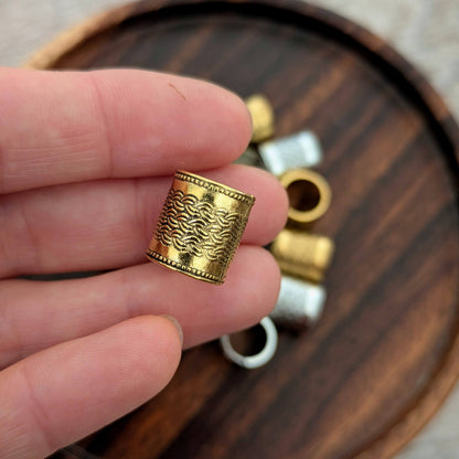 Metal triquetra beads (silver)