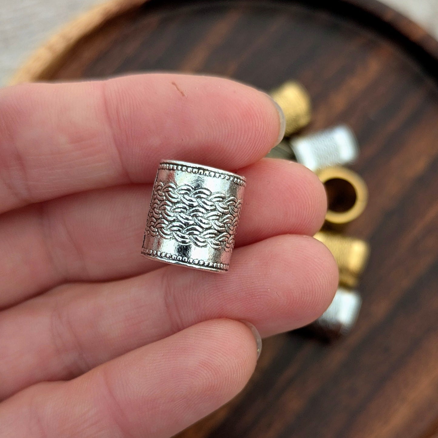 Metal triquetra beads (silver)