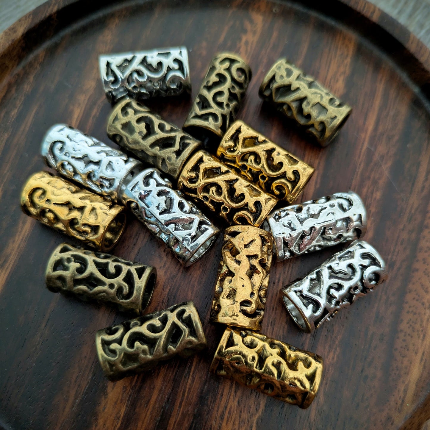 Metal triquetra beads (silver)