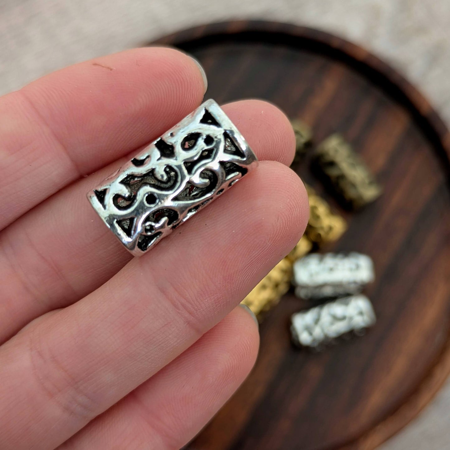 Metal triquetra beads (silver)