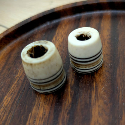 Korálek kostěný proužky