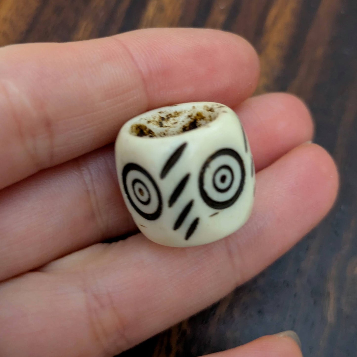 Korálek kostěný kruhy a rýhy