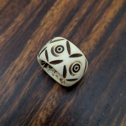 Korálek kostěný kruhy a rýhy