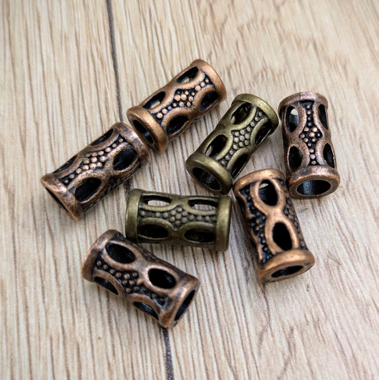 Korálky kovové dírkované