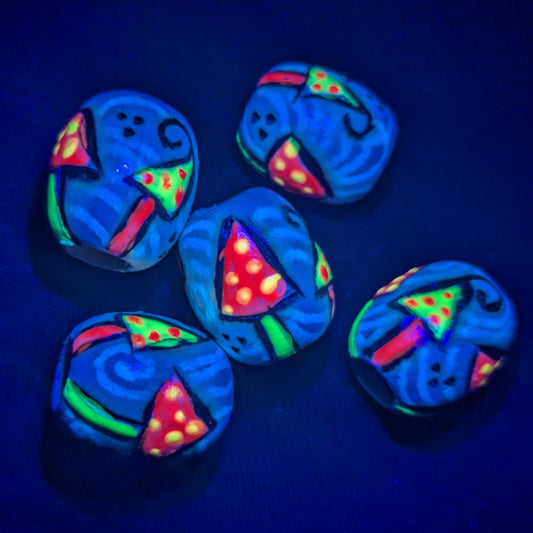 Korálek vypalovaný a barvený magické houbičky UV