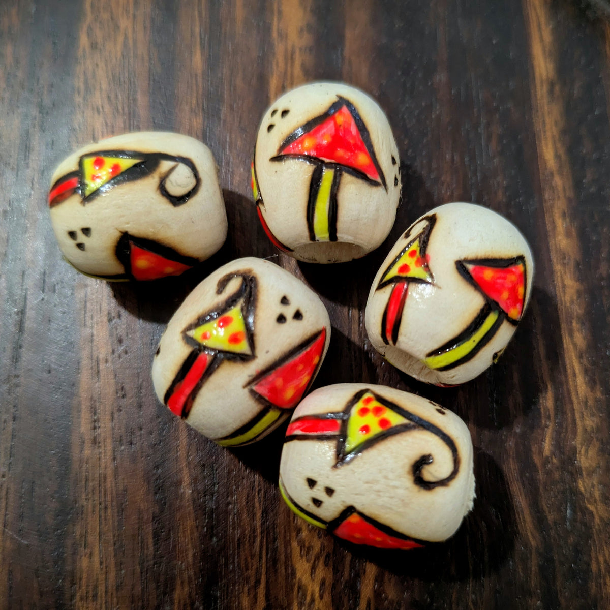 Korálek vypalovaný a barvený magické houbičky UV